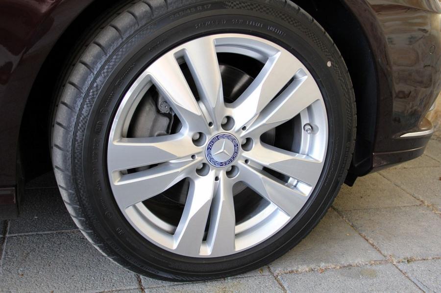  Mercedes-Benz E350 2012 года  (фото 2 из 37)